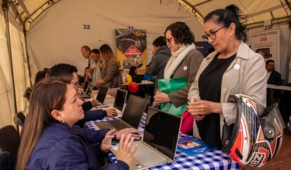 Trabajo sí hay: 300 vacantes para este 12 de noviembre 2 Trabajo sí hay: 300 vacantes para este 12 de noviembre La Alcaldía de Bogotá realizará este miércoles 12 de noviembre dos ferias de empleo con más de 300 vacantes para diferentes oficios y profesiones.