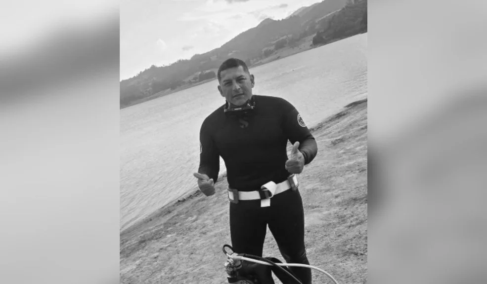 Tragedia en Cundinamarca: muere bombero que buscaba a menor desaparecida Una tragedia enluta al cuerpo de socorristas de Cundinamarca con la confirmación de la muerte del bombero Carlos Andrés Rozo, Comandante del Cuerpo de Bomberos de El Colegio.