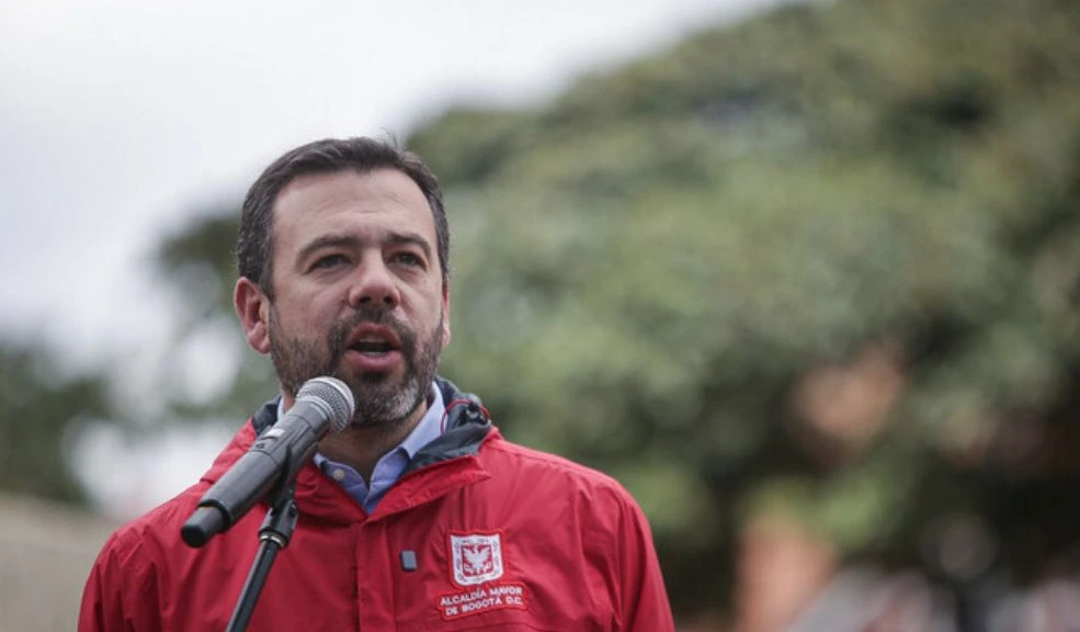 Por tragedias viales, Galán pide el regreso de la campaña 'Estrellas Negras' El alcalde Carlos Fernando Galán invitó a las demás ciudades y al Gobierno nacional a reactivar la recordada campaña 'Estrellas Negras', una iniciativa que busca generar conciencia vial entre conductores, motociclistas y peatones para evitar más muertes en las vías. En Bogotá ya estaría aprobado bajo el Acuerdo 834 de 2022.