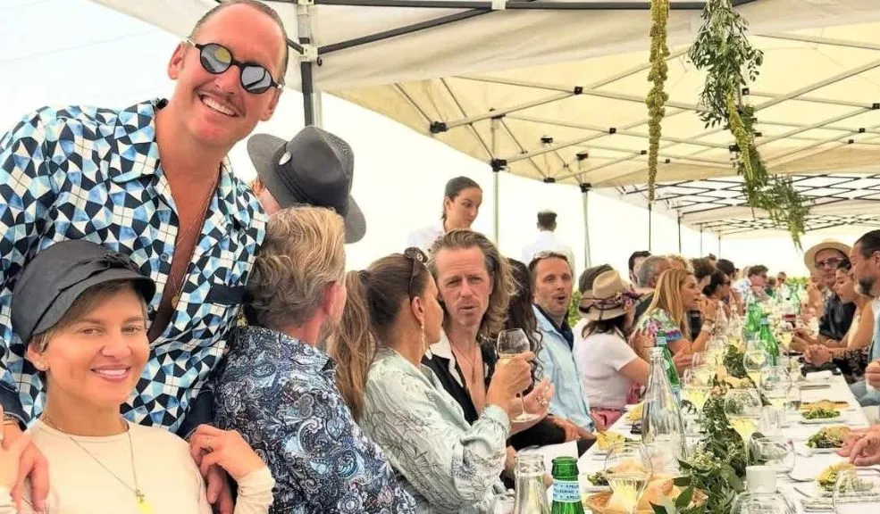 Verónica Alcocer, la Primera Dama que estaría 'viviendo sabroso', como una reina, en Suecia Un medio de comunicación sueco reveló información detallada sobre la presunta vida de lujos de Verónica Alcocer, Primera Dama de Colombia, en el país nórdico. Ante esta revelación, el presidente Gustavo Petro salió en su defensa.