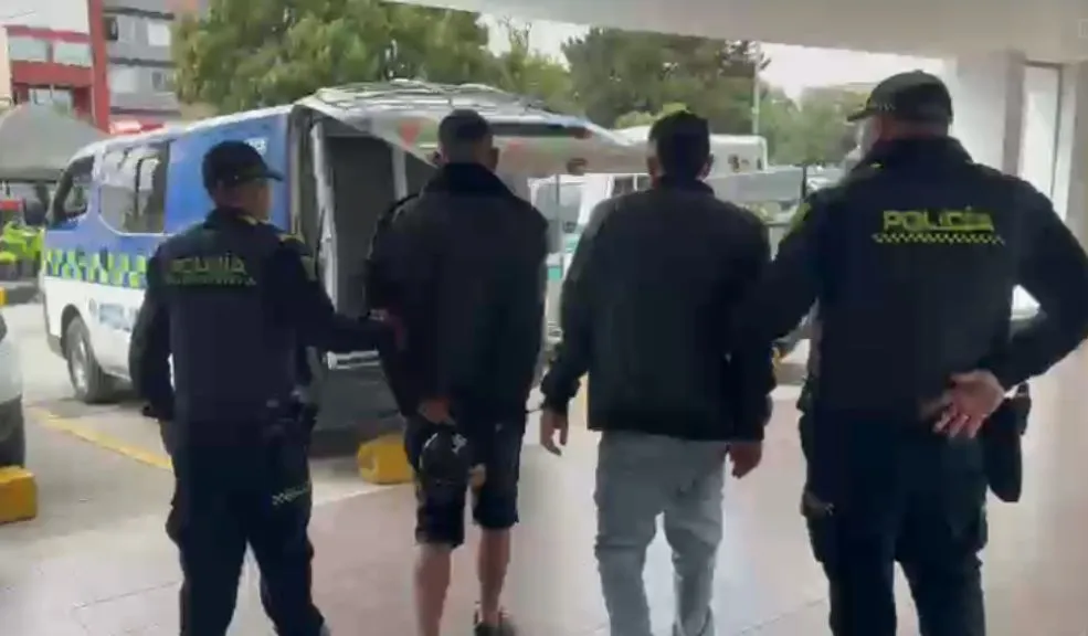 Tunjuelito: recapturan a dos prófugos de la estación de Barrios Unidos Un operativo de la Policía Metropolitana en el barrio Venecia, localidad de Tunjuelito, culminó con la recaptura de dos prófugos que se habían fugado el pasado domingo de la estación de Barrios Unidos.