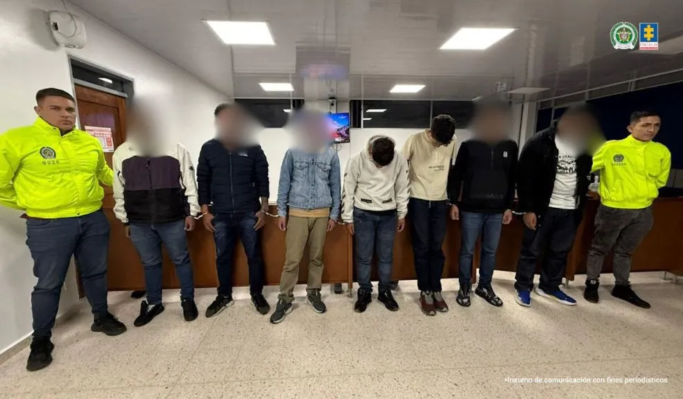 A la cárcel 7 presuntos responsables del violento robo de un vehículo en Teusaquillo La Fiscalía General de la Nación logró que un juez enviara a la cárcel a siete presuntos responsables del violento robo de un vehículo de alta gama en Teusaquillo.