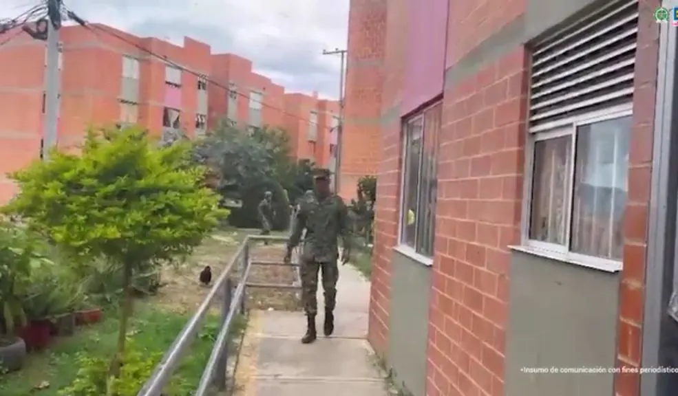 En Fusagasugá: la Policía 'voló' y capturó a 9 integrantes de 'Los Relámpagos' 3 En Fusagasugá: la Policía 'voló' y capturó a 9 integrantes de 'Los Relámpagos' Nueve capturados por microtráfico en Fusagasugá al ser desmantelada la banda ‘Los Relámpagos’. La Fiscalía confirmó que entre los detenidos se encuentra alias ‘Mariana’, la presunta líder.