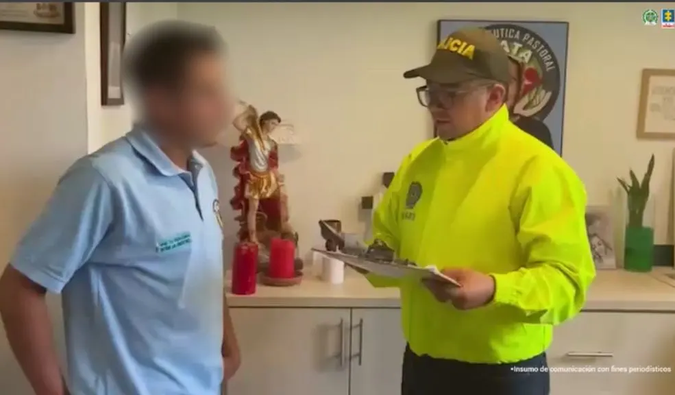 En Fusagasugá: la Policía 'voló' y capturó a 9 integrantes de 'Los Relámpagos' 2 En Fusagasugá: la Policía 'voló' y capturó a 9 integrantes de 'Los Relámpagos' Nueve capturados por microtráfico en Fusagasugá al ser desmantelada la banda ‘Los Relámpagos’. La Fiscalía confirmó que entre los detenidos se encuentra alias ‘Mariana’, la presunta líder.