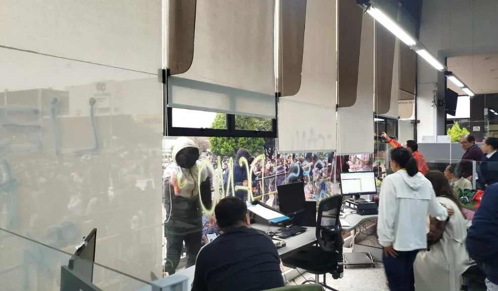 En vivo: manifestaciones de universidades públicas afectan la movilidad en Bogotá 3 En vivo: manifestaciones de universidades públicas afectan la movilidad en Bogotá La capital se enfrenta a una nueva jornada de manifestaciones organizadas por las universidades públicas, que actualmente se encuentran ante momentos de tensión por la elección de sus respectivos rectores. A esta hora se presentan afectaciones viales por los bloqueos realizados por los estudiantes.