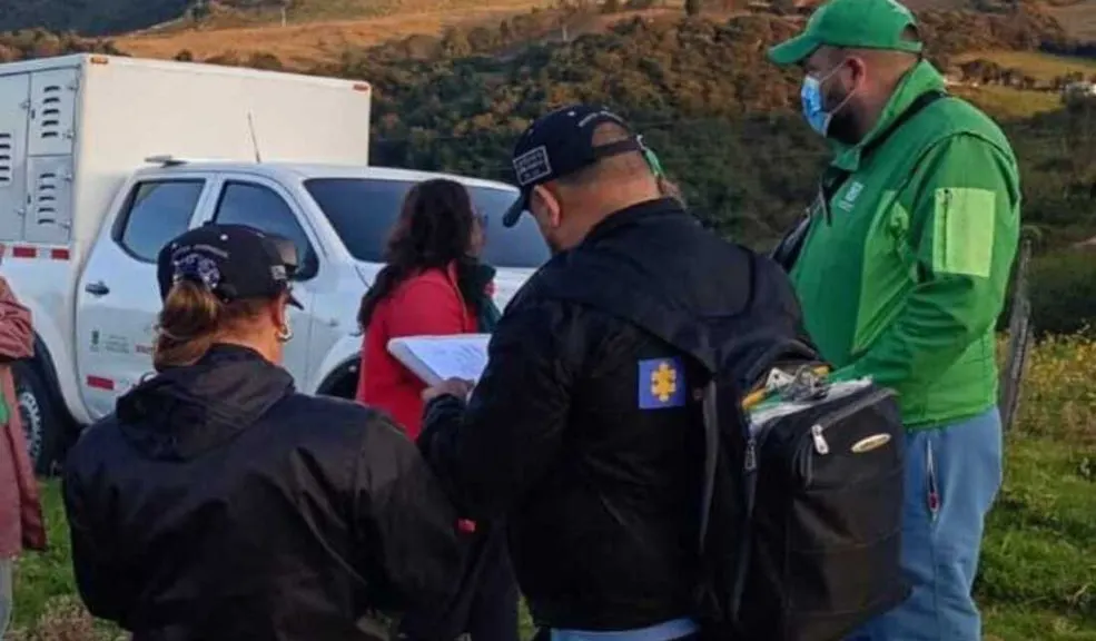 En Ciudad Bolívar: desmantelan criadero clandestino y rescatan a tres perros 2 En Ciudad Bolívar: desmantelan criadero clandestino y rescatan a tres perros Un operativo en una zona rural de Ciudad Bolívar permitió desmantelar un criadero clandestino y rescatar a tres perros en condiciones de abandono.