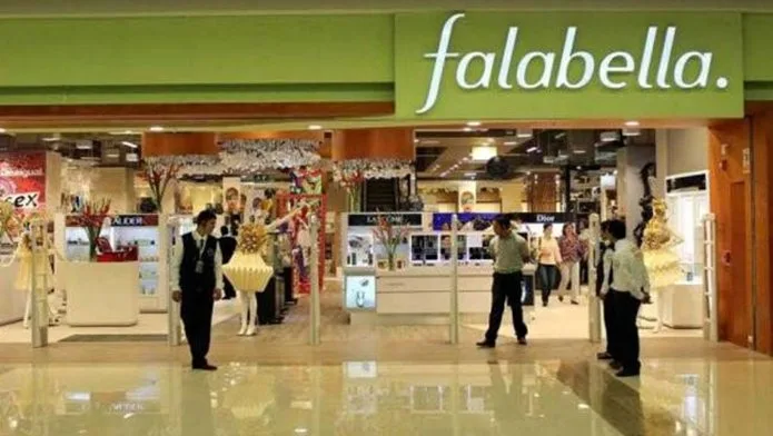 Alerta en Bogotá: hallan tres petardos en almacenes Falabella 1 Alerta en Bogotá: hallan tres petardos en almacenes Falabella Los "petardos de bajo alcance" fueron encontrados entre la noche de Halloween y la mañana de este sábado en distintas tiendas Falabella de Bogotá. La empresa activó protocolos de seguridad y las autoridades ya adelantan la investigación.