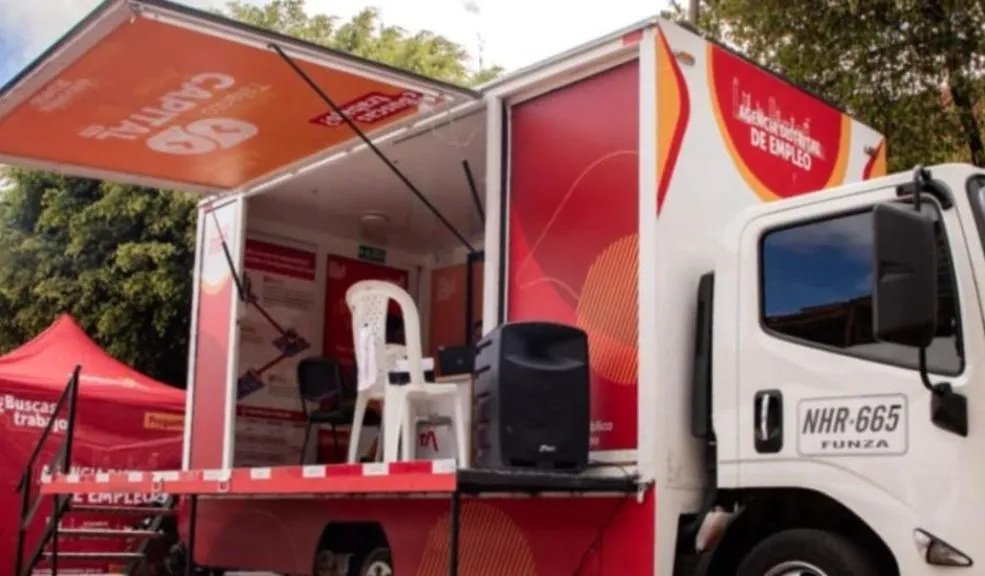 Feria de empleo en Ciudad Bolívar: 400 vacantes de empleo para personas con discapacidad 2 Feria de empleo en Ciudad Bolívar: 400 vacantes de empleo para personas con discapacidad Con el objetivo de fomentar la inclusión laboral, la Agencia Distrital de Empleo realiza hoy una feria de empleo en Ciudad Bolívar con 400 vacantes dirigidas exclusivamente a personas con discapacidad.