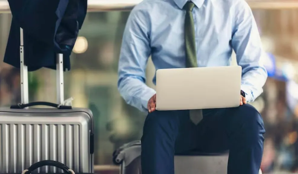 ¿En búsqueda de viajar y trabajar en el extranjero? Conozca cómo hacerlo 2 ¿En búsqueda de viajar y trabajar en el extranjero? Conozca cómo hacerlo Cada vez más personas se plantean la posibilidad de irse al extranjero, viajar, aprender un nuevo idioma y trabajar. En esta oportunidad, hay una convocatoria abierta que le permitirá cumplir este sueño a personas de todas las edades, con y sin experiencia.