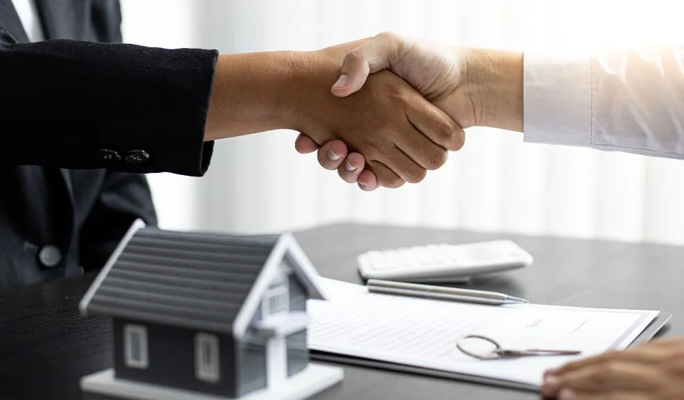 ¿La cuota inicial le impide comprar vivienda? El FNA ya no se la pedirá 2 ¿La cuota inicial le impide comprar vivienda? El FNA ya no se la pedirá Uno de los factores que detienen la compra de una vivienda es la cuota inicial, dado que en muchas ocasiones esto significa, dependiendo del tipo de vivienda y su valor, una inversión inicial inmediata de 15 o 20 millones. Para que más personas puedan acceder a su hogar propio, el FNA dejó de lado este requisito y está dispuesto a financiar el 100% del inmueble.