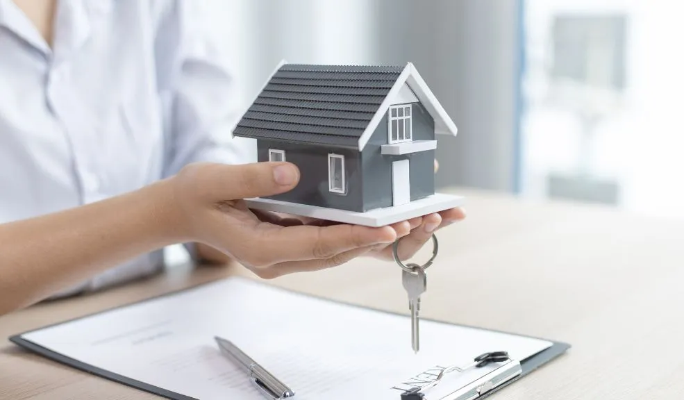 ¿La cuota inicial le impide comprar vivienda? El FNA ya no se la pedirá Uno de los factores que detienen la compra de una vivienda es la cuota inicial, dado que en muchas ocasiones esto significa, dependiendo del tipo de vivienda y su valor, una inversión inicial inmediata de 15 o 20 millones. Para que más personas puedan acceder a su hogar propio, el FNA dejó de lado este requisito y está dispuesto a financiar el 100% del inmueble.