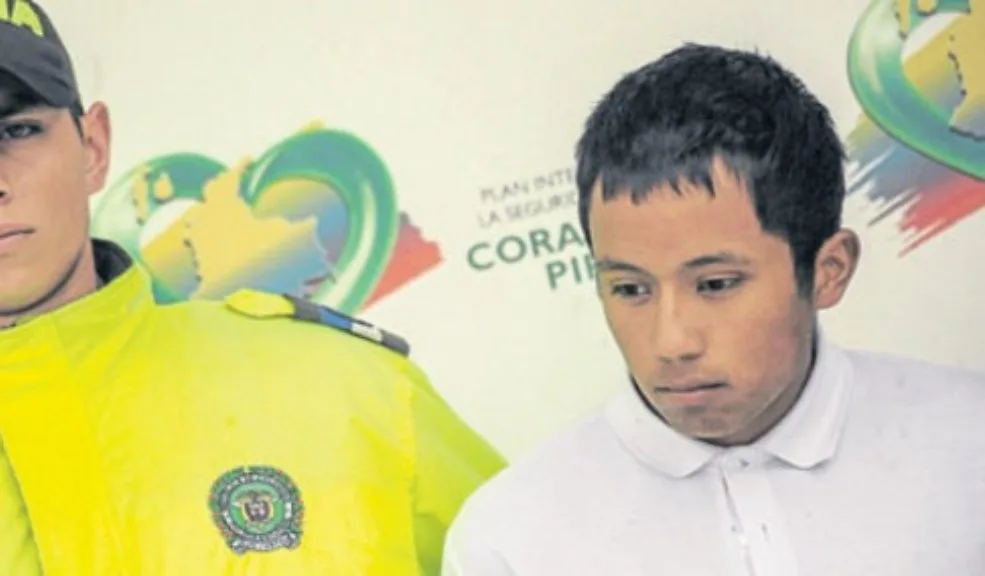 ‘Pescadito’, el sicario más joven del mundo: su historial criminal comenzó a los 11 años Andrés Leonardo Achipiz Bolívar, alias 'Pescadito', hoy de 31 años y quien permanece tras las rejas, fue relacionado con 36 homicidios cometidos en Bogotá y Soacha en el año 2022, cuando lideraba la estructura delincuencial conocida como ‘Los Camilo II’. A su corta edad ya figura en la infame lista de los asesinos con más muertos encima en el país.