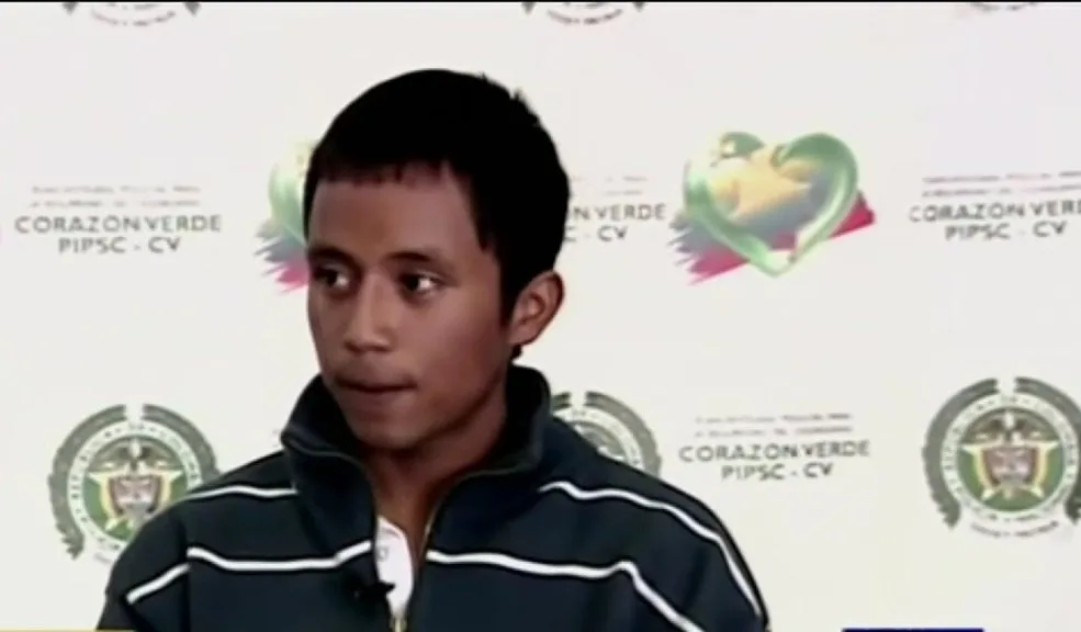 ‘Pescadito’, el sicario más joven del mundo: su historial criminal comenzó a los 11 años Andrés Leonardo Achipiz Bolívar, alias 'Pescadito', hoy de 31 años y quien permanece tras las rejas, fue relacionado con 36 homicidios cometidos en Bogotá y Soacha en el año 2022, cuando lideraba la estructura delincuencial conocida como ‘Los Camilo II’. A su corta edad ya figura en la infame lista de los asesinos con más muertos encima en el país.
