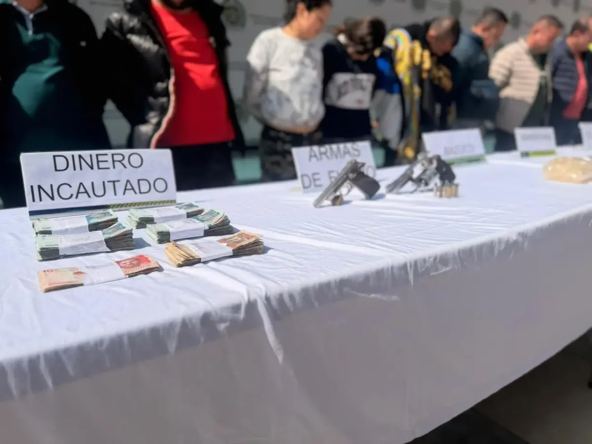 En San Bernardo: capturan a 11 integrantes de la banda 'Scarface' por tráfico de estupefacientes 2 En San Bernardo: capturan a 11 integrantes de la banda 'Scarface' por tráfico de estupefacientes Tras ocho meses de labores de inteligencia e infiltración, las autoridades lograron la captura de 11 integrantes de la organización delincuencial ‘Los Scarface’.