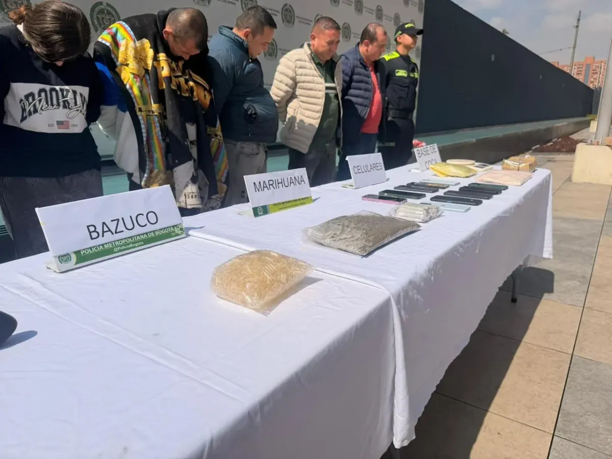 En San Bernardo: capturan a 11 integrantes de la banda 'Scarface' por tráfico de estupefacientes 3 En San Bernardo: capturan a 11 integrantes de la banda 'Scarface' por tráfico de estupefacientes Tras ocho meses de labores de inteligencia e infiltración, las autoridades lograron la captura de 11 integrantes de la organización delincuencial ‘Los Scarface’.