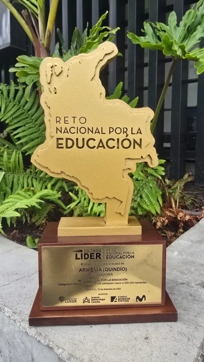 Esta fue la ciudad que fue reconocida en el Reto Nacional por la Educación La ceremonia del Reto Nacional por la Educación, realizada en Bogotá, destacó la labor de una ciudad del Eje Cafetero por modernizar su sistema educativo. Le contamos cuál fue el municipio reconocido y las acciones que le valieron esta distinción.