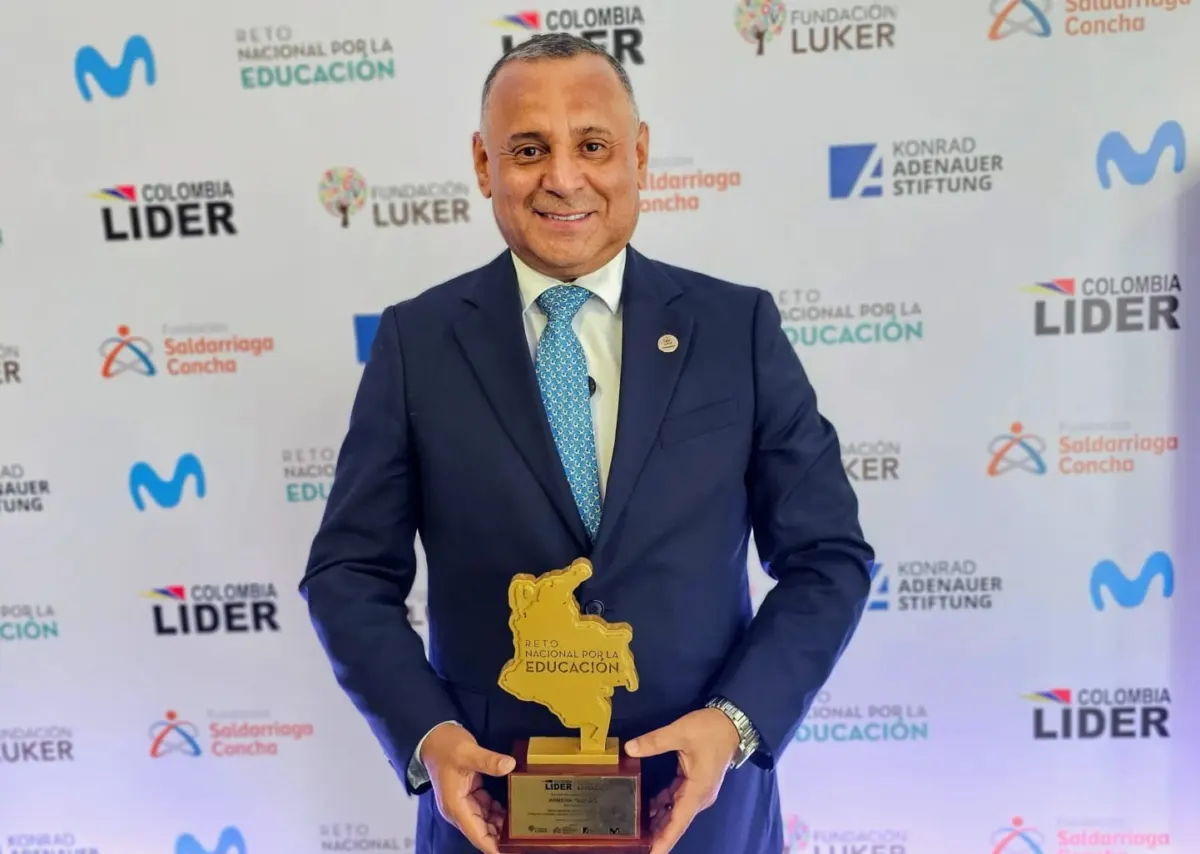 Esta fue la ciudad que fue reconocida en el Reto Nacional por la Educación La ceremonia del Reto Nacional por la Educación, realizada en Bogotá, destacó la labor de una ciudad del Eje Cafetero por modernizar su sistema educativo. Le contamos cuál fue el municipio reconocido y las acciones que le valieron esta distinción.