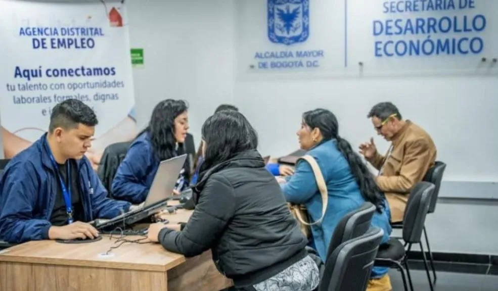 Abren 900 vacantes de empleo para esta semana: termine el año con 'camello' Bogotá abre diciembre con casi mil vacantes y jornadas de empleo gratuitas, una oportunidad inmediata para quienes buscan trabajo en la ciudad.