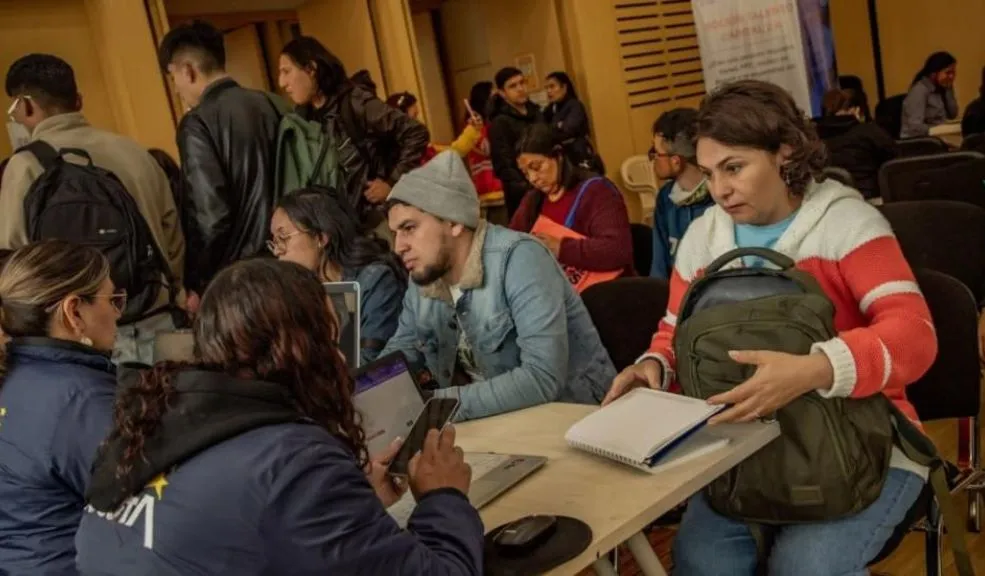 Abren 900 vacantes de empleo para esta semana: termine el año con 'camello' Bogotá abre diciembre con casi mil vacantes y jornadas de empleo gratuitas, una oportunidad inmediata para quienes buscan trabajo en la ciudad.