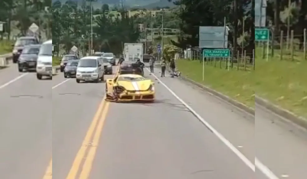 Accidente de Ferrari deja dos conductores afectados. Vía La Calera, cerrada A esta hora, la Vía a La Calera permanece cerrada debido a un grave accidente de tránsito. El siniestro involucró a un lujoso automóvil marca Ferrari y a un motociclista. A continuación, le contamos los detalles de lo sucedido.