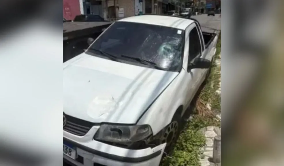 Amante atropelló al esposo de su pareja y luego le tomó una foto desmayado El amante atropelló al esposo de su pareja en Brasil. Lo que hace insólito el caso es que, tras el ataque, el agresor le notificó a la mujer sobre el hecho enviándole una foto de la víctima. El sujeto se declaró culpable ante las autoridades.