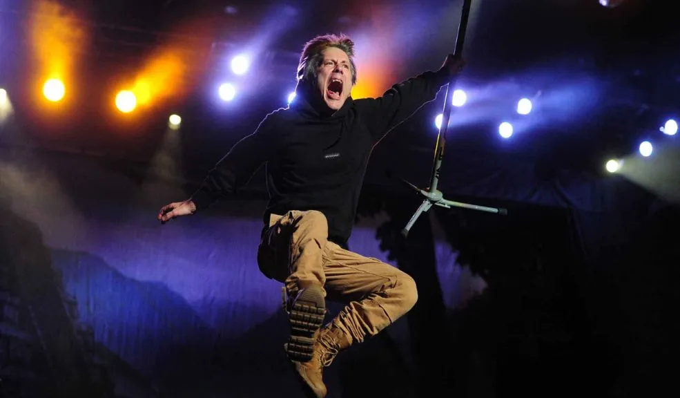 Anuncio de Iron Maiden en el Vive Claro desata críticas por precios e instalaciones La banda británica de heavy metal Iron Maiden anunció su regreso a Colombia y, aunque la noticia emociona a más de un fanático, en redes sociales no se hicieron esperar las inconformidades por el alto precio de las boletas, teniendo en cuenta que se presentará en el Vive Claro, un espacio que, según los usuarios, no es el mejor en cuanto a infraestructura.