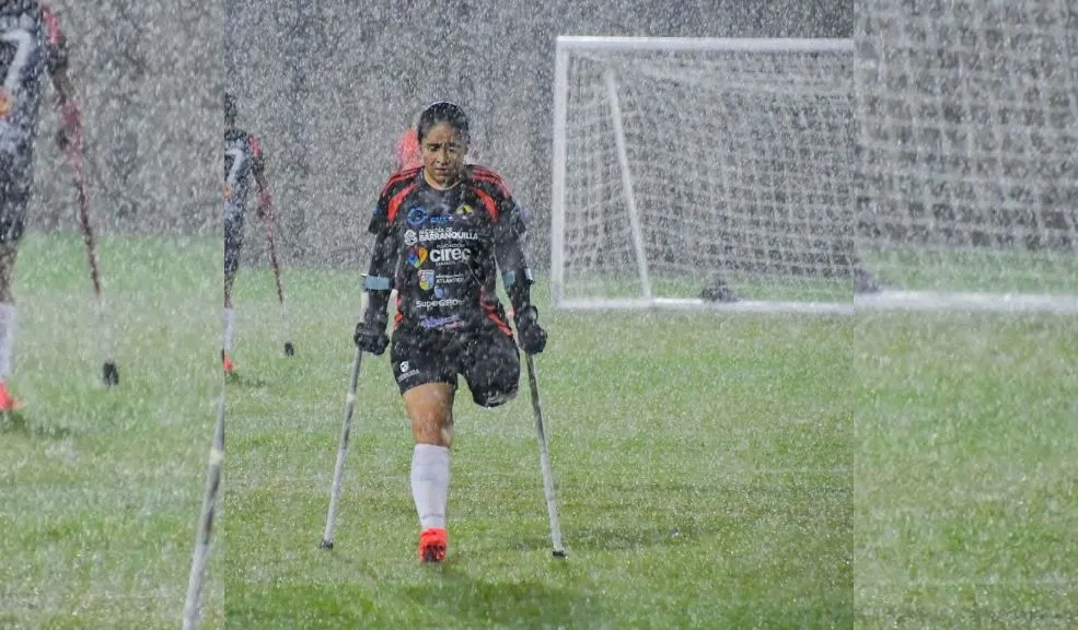 Así el fútbol le salvó la vida a dos jugadoras de la Selección Colombia de Amputadas 2 Así el fútbol le salvó la vida a dos jugadoras de la Selección Colombia de Amputadas Conozca la inspiradora historia de Sandra y Johanna, dos figuras de la Selección Colombia Femenina de Amputadas, que encontraron en el fútbol una forma de salir adelante. Las jugadoras son oriundas de Zipaquirá y Suba, respectivamente.