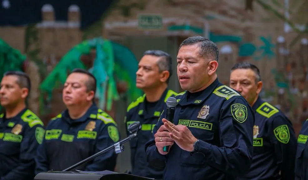 Balance de seguridad en Bogotá: Policía reportó reducción del 28% en homicidios 8 Balance de seguridad en Bogotá: Policía reportó reducción del 28% en homicidios La Policía Nacional presentó el balance de seguridad durante la celebración de la Navidad en Bogotá, en el marco del plan ‘Navidad con Propósito’, operativo que buscó proteger la vida, fortalecer la convivencia y acompañar a las familias capitalinas durante la Nochebuena.