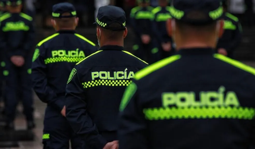 Balance de seguridad en Bogotá: Policía reportó reducción del 28% en homicidios 2 Balance de seguridad en Bogotá: Policía reportó reducción del 28% en homicidios La Policía Nacional presentó el balance de seguridad durante la celebración de la Navidad en Bogotá, en el marco del plan ‘Navidad con Propósito’, operativo que buscó proteger la vida, fortalecer la convivencia y acompañar a las familias capitalinas durante la Nochebuena.