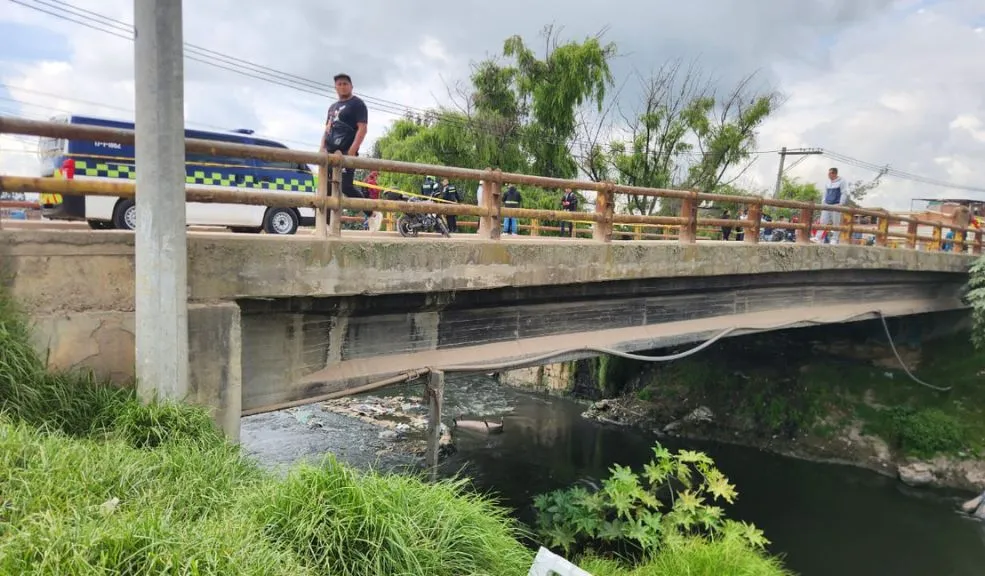 Bosa: hallan cuerpo sin vida debajo del puente de San José Debajo del puente vehicular que conecta Bosa San Bernardino con Bosa San José fue hallado, en las últimas horas, el cuerpo sin vida de una persona en medio de una zanja que contiene agua, barro y basura.