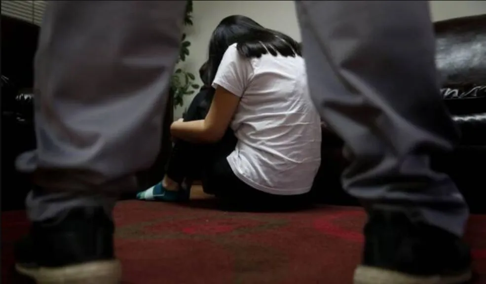 Bosa: más detalles sobre la supuesta violación de niña en colegio. Hablamos con la hermana 1 Bosa: más detalles sobre la supuesta violación de niña en colegio. Hablamos con la hermana Q'HUBO entrevistó a la hermana de la niña que presuntamente fue víctima de violación por parte de un sujeto de 30 años en un colegio de Bosa. El relato es aterrador.