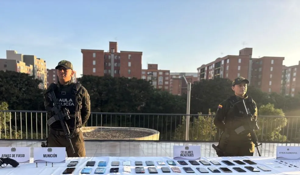 Cayeron los 'Bautistas': extorsionaban y robaban desde la cárcel Picota y Buen Pastor 2 Cayeron los 'Bautistas': extorsionaban y robaban desde la cárcel Picota y Buen Pastor Las autoridades informaron sobre la desarticulación y captura del grupo delincuencial 'Los Bautistas'. Sus integrantes llevaban a cabo actividades de robo y extorsión coordinadas desde los centros penitenciarios La Picota y El Buen Pastor. Conozca los detalles de la operación.