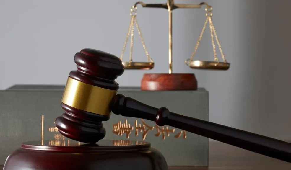 Corte Constitucional tumbó la pérdida de año de niña Wayuu que se rajó en inglés 2 Corte Constitucional tumbó la pérdida de año de niña Wayuu que se rajó en inglés La Corte Constitucional protegió a una estudiante Wayuu que dominaba su lengua nativa y el español, pero que abandonó el colegio tras reprobar séptimo grado por fallar en la asignatura inglés.