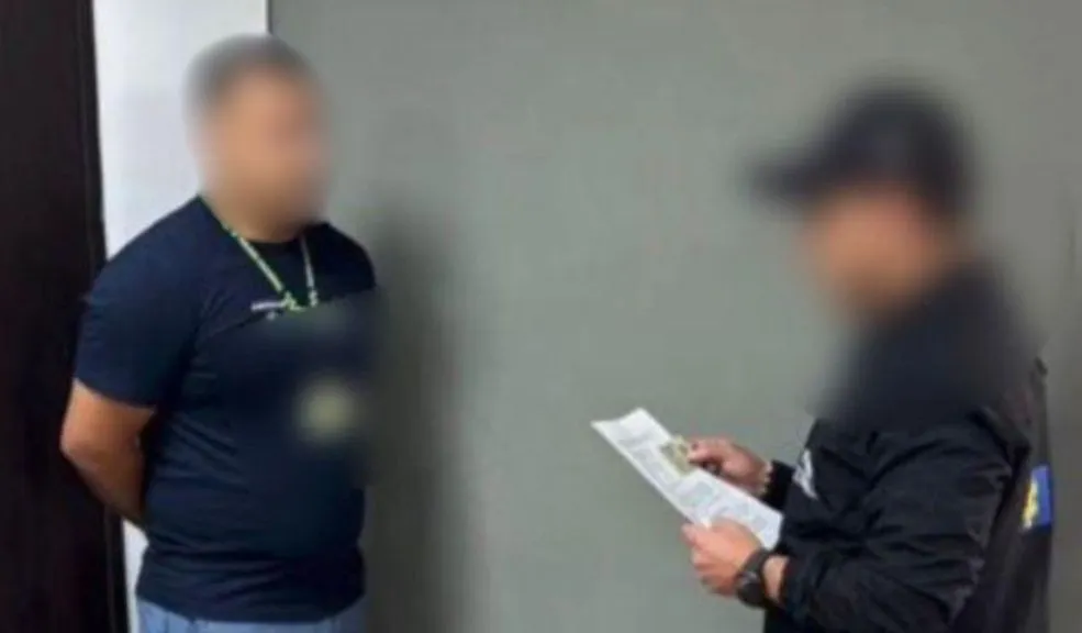 Capturan a red que cobraba hasta $1.000 millones por manipular procesos judiciales Una investigación liderada por la Fiscalía General de la Nación dejó al descubierto un complejo entramado de corrupción compuesto por uniformados activos, exservidores y particulares.