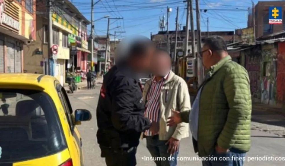 Capturan a red que cobraba hasta $1.000 millones por manipular procesos judiciales Una investigación liderada por la Fiscalía General de la Nación dejó al descubierto un complejo entramado de corrupción compuesto por uniformados activos, exservidores y particulares.