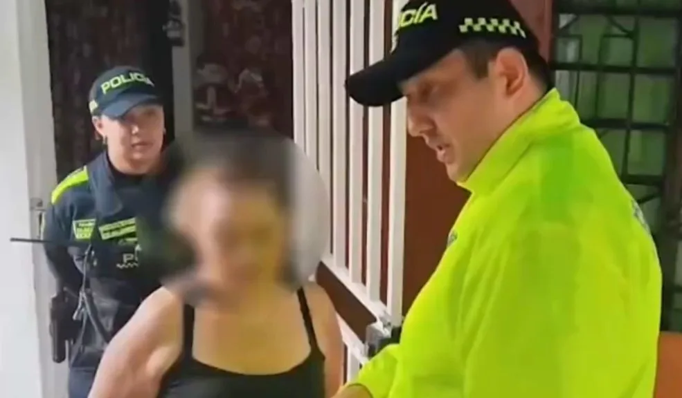 Cayó red de explotación sexual en Bogotá: mujer instrumentalizaba a sus hijas 2 Cayó red de explotación sexual en Bogotá: mujer instrumentalizaba a sus hijas Seis miembros de una red de explotación sexual infantil que grababa a niños de 2 a 12 años fueron capturados por las autoridades. El golpe es demoledor: entre los arrestados figuran la mamá y la abuela de dos de las víctimas.
