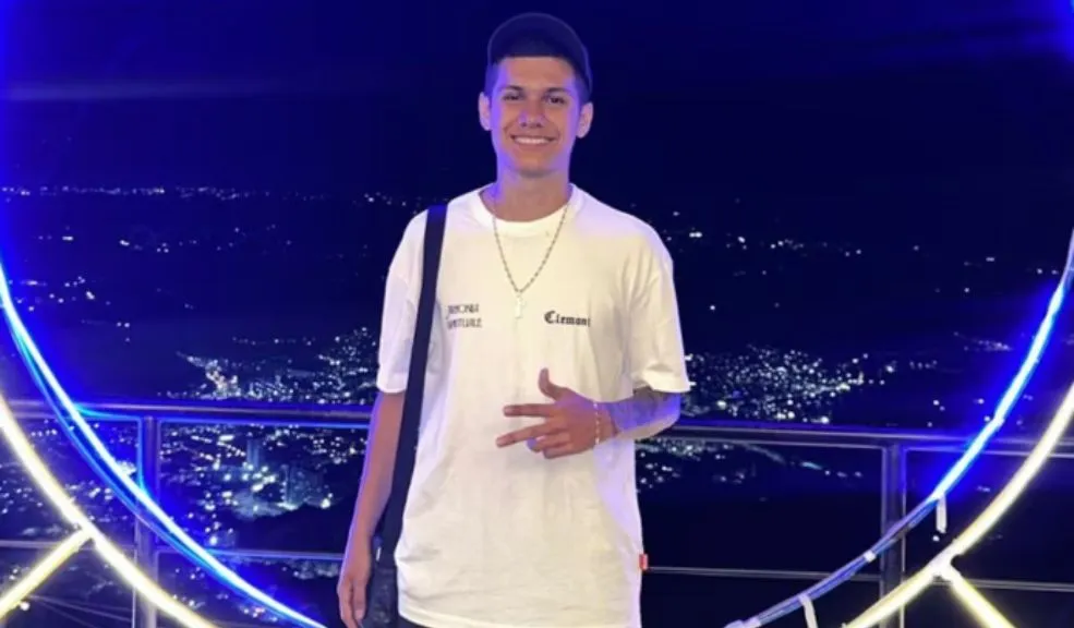 Choque, discusión y muerte: así fue la tragedia que mató a joven de 20 años Un choque leve en la madrugada se convirtió en una escena de terror que dejó a un joven muerto ante los ojos de su pareja. En medio de la discusión con quien tuvo el accidente, fue herido con arma blanca y murió.