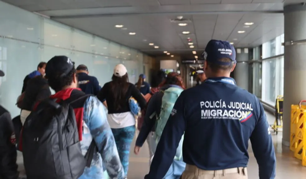 Colombia inadmitió 105 extranjeros por riesgo de explotación sexual infantil Al menos 105 ciudadanos extranjeros fueron inadmitidos en el país durante 2025 por alertas relacionadas con posibles delitos de explotación sexual de niñas, niños y adolescentes, como parte del fortalecimiento de los controles migratorios aplicado especialmente en el segundo semestre del año, reportó Migración Colombia.