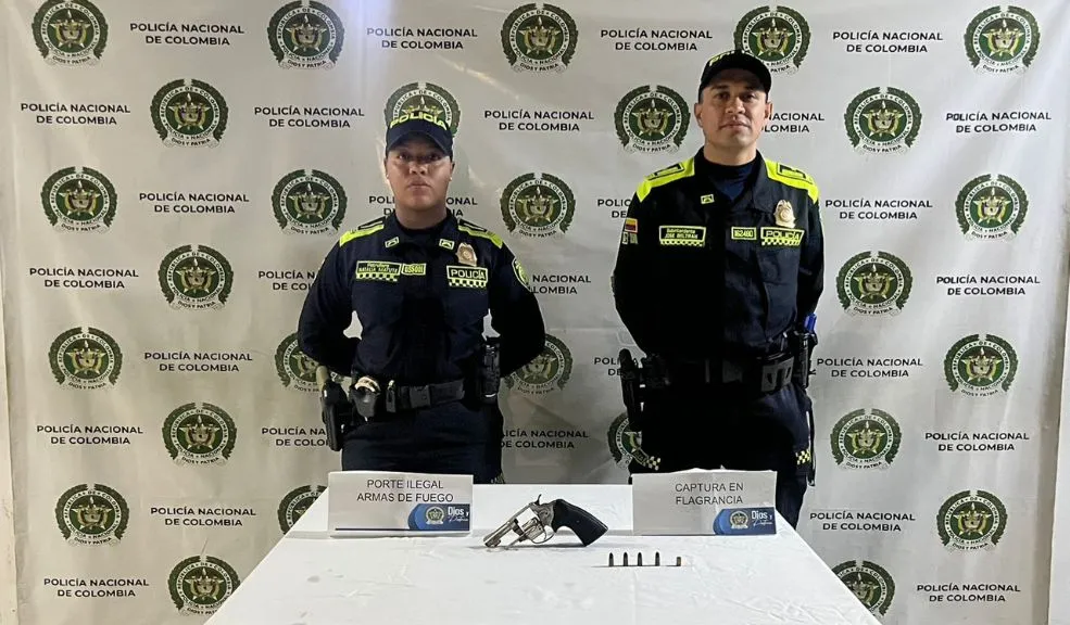 Cundinamarca: cae tremenda joya en hurto frustrado en Fusagasugá C. Sánchez, un hombre señalado de intentar cometer un hurto en el municipio de Fusagasugá (Cundinamarca), fue capturado gracias a la rápida reacción de las autoridades, que evitaron un robo de alto valor. El hecho generó alarma en el sector, luego de que se registrara un intercambio de disparos.
