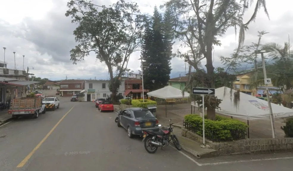 Cundinamarca: luto en Santandercito por muerte de Sergio 2 Cundinamarca: luto en Santandercito por muerte de Sergio El corregimiento de Santandercito, en San Antonio del Tequendama (Cundinamarca), amaneció marcado por el dolor tras el homicidio de un adolescente de 17 años ocurrido el pasado 7 de diciembre en horas de la mañana.