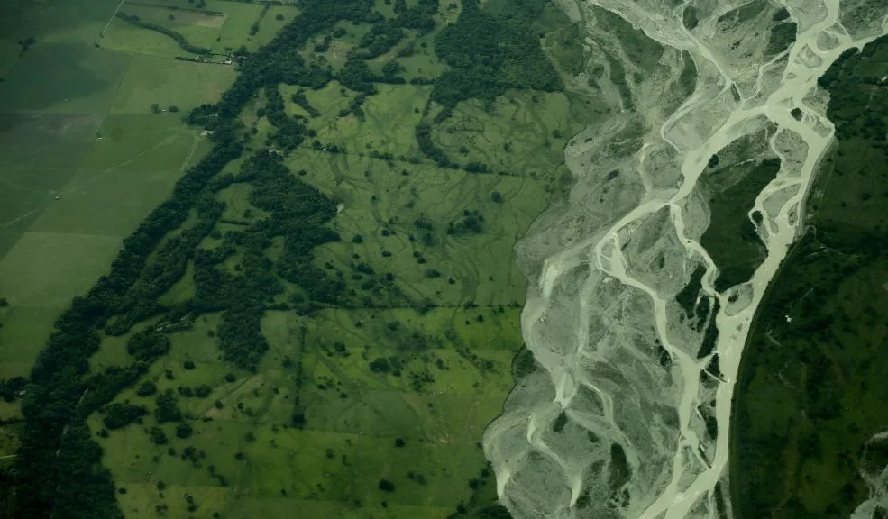 Deforestación en Amazonía colombiana se redujo en 25 % 2 Deforestación en Amazonía colombiana se redujo en 25 % El Ministerio de Ambiente reveló que en la Amazonía colombiana se registró una reducción del 25% en la deforestación estimada acumulada entre enero y septiembre de 2025, en comparación con el mismo periodo de 2024.