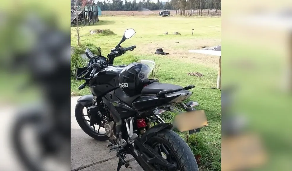 En Barrios Unidos: motociclista fue grabado exponiendo su miembro en vía pública 2 En Barrios Unidos: motociclista fue grabado exponiendo su miembro en vía pública Una mujer denunció, a través de un video compartido en redes sociales, el momento en el que un motociclista aparentemente se masturbaba sobre su vehículo en plena vía pública.