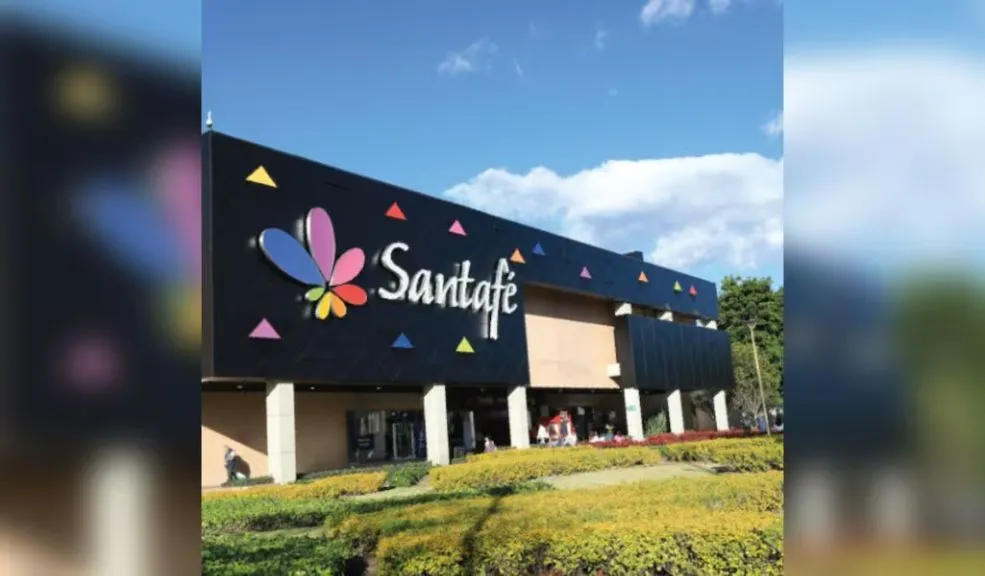 El centro comercial Santafé se pronunció frente a la muerte de una mujer en sus instalaciones Luego de los hechos registrados la mañana de este lunes en la localidad de Suba, la administración del Centro Comercial Santafé emitió un comunicado oficial lamentando el fallecimiento de una persona mayor dentro de sus pasillos.