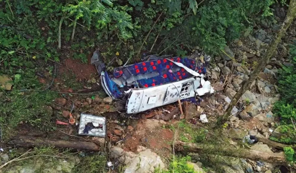 Ellos son los 16 jóvenes que fallecieron cuando regresaban de una excursión 2 Ellos son los 16 jóvenes que fallecieron cuando regresaban de una excursión La Institución Educativa Liceo Antioqueño de Bello rinde un doloroso homenaje a los 16 jóvenes recién egresados que perdieron la vida trágicamente en un accidente cuando regresaban de una excursión en Coveñas.