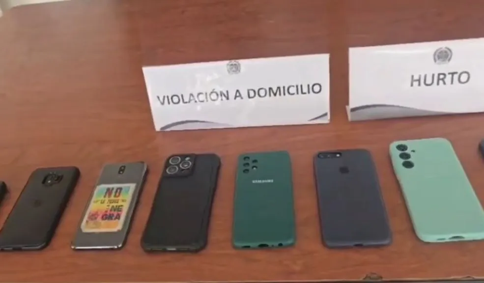 En Barrios Unidos fue capturado tras hurtar local. Contaba con 19 anotaciones Un hombre con antecedentes penales fue capturado en Barrios Unidos luego de sustraer varios celulares de un local comercial. El valor total del hurto a los dispositivos electrónicos se estima en 10 millones de pesos.