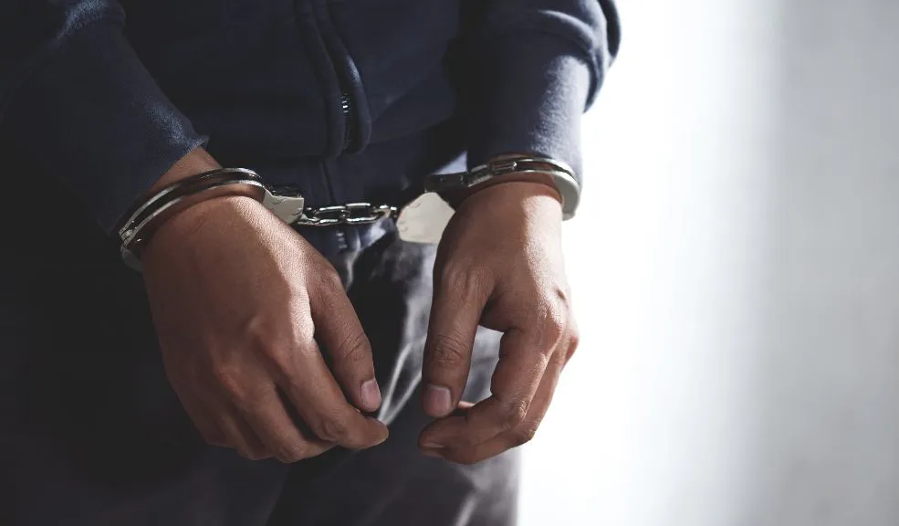 En Chapinero capturan a dos jóvenes por un caso de paseo millonario Una oportuna reacción de la Policía Metropolitana de Bogotá permitió la captura de dos jóvenes en la localidad de Chapinero, poniendo fin a un paseo millonario que mantuvo a la víctima retenida contra su voluntad por más de 24 horas.