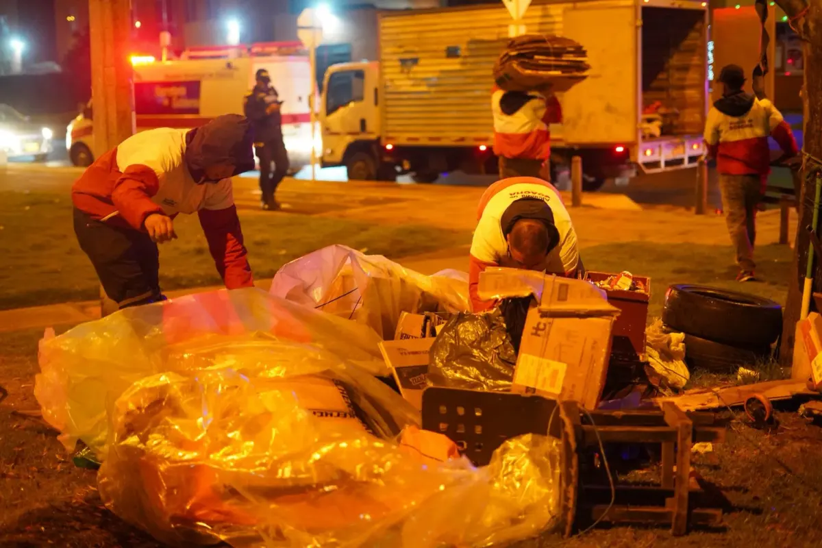 En Ciudad Verde: realizan operativo de recuperación de espacio público 2 En Ciudad Verde: realizan operativo de recuperación de espacio público Un operativo de la Alcaldía de Soacha permitió retirar 25 tráileres que ocupaban de forma irregular el espacio público y obstaculizaban la movilidad.