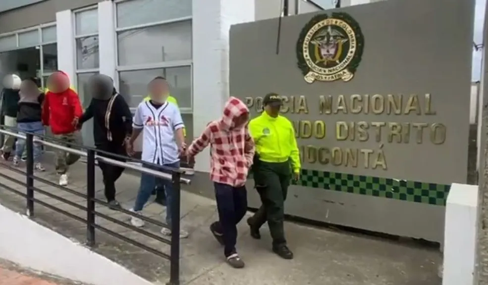 En Cundinamarca: desarticulada la banda 'Los de la Roca' en Suesca Cayeron 'Los de la Roca' en Suesca. El operativo dio como resultado 17 capturas, además de la incautación de droga, dinero y un arma. Este es un golpe al microtráfico en Cundinamarca.