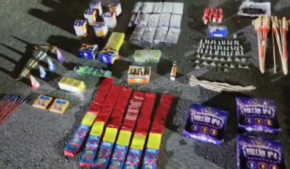 En Fontibón: incautan 27 kilos de pólvora y el vehículo que la transportaba En el marco de los operativos de seguridad para el cierre de año, la Policía Metropolitana de Bogotá logró la incautación de 27 kilos de material pirotécnico en la localidad de Fontibón.