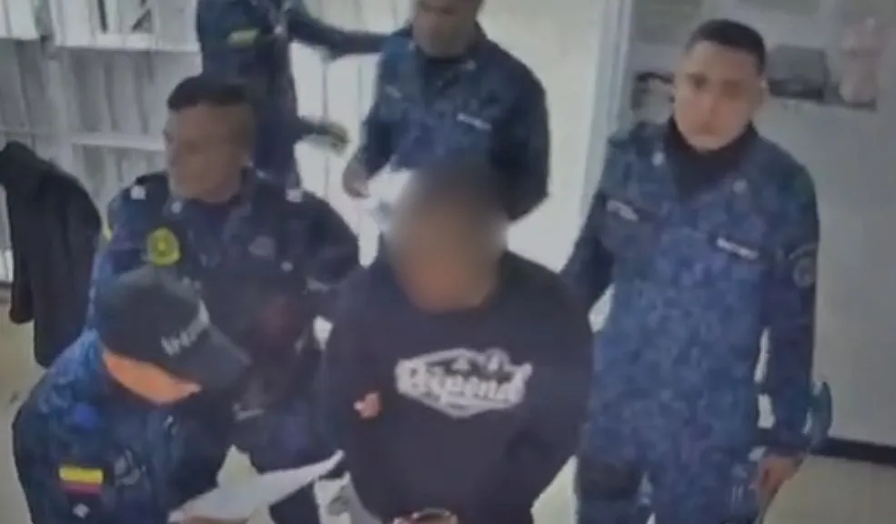 En Puente Aranda: Inpec frustró el escape del 'Monstruo de Ciudad Bolívar' en La Modelo Las autoridades penitenciarias lograron neutralizar un meticuloso plan de escape en la cárcel La Modelo, gracias a información suministrada por los mismos internos.